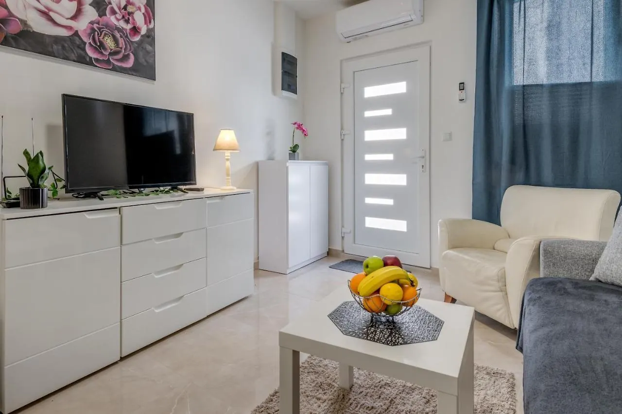 Apartment Andela 2Bdrs & Free Wifi Split
