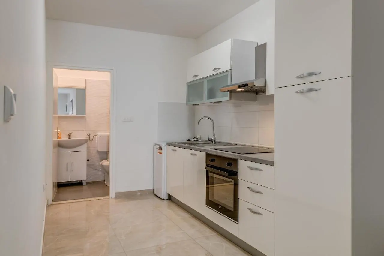 Apartment Andela 2Bdrs & Free Wifi Split 0*,  Croatia