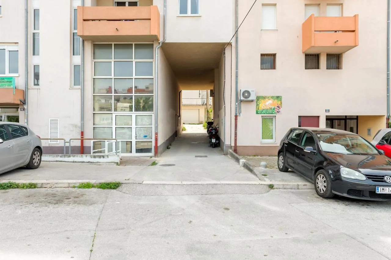 Apartment Andela 2Bdrs & Free Wifi Split