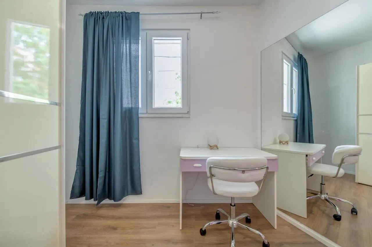 Apartment Andela 2Bdrs & Free Wifi Split