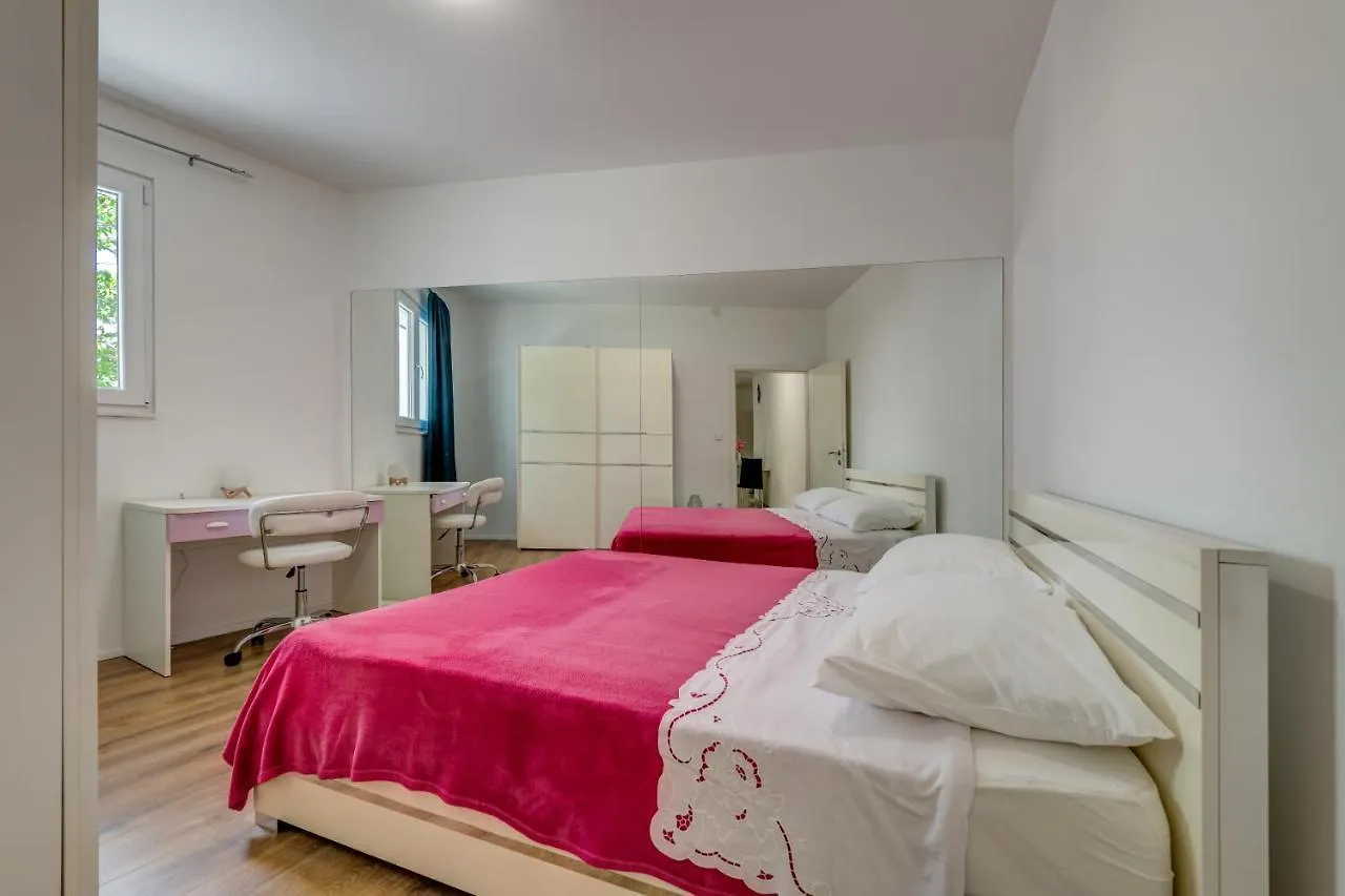 Apartment Andela 2Bdrs & Free Wifi Split