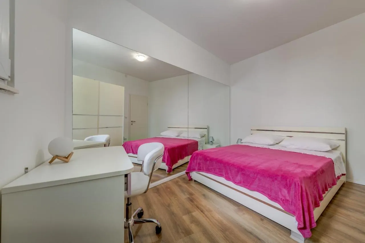 Apartment Andela 2Bdrs & Free Wifi Split