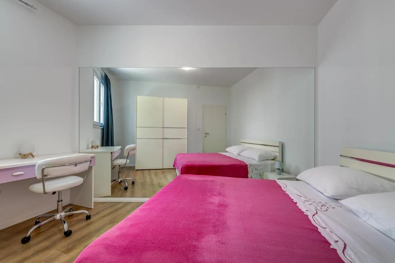 Apartment Andela 2Bdrs & Free Wifi Split 0*,