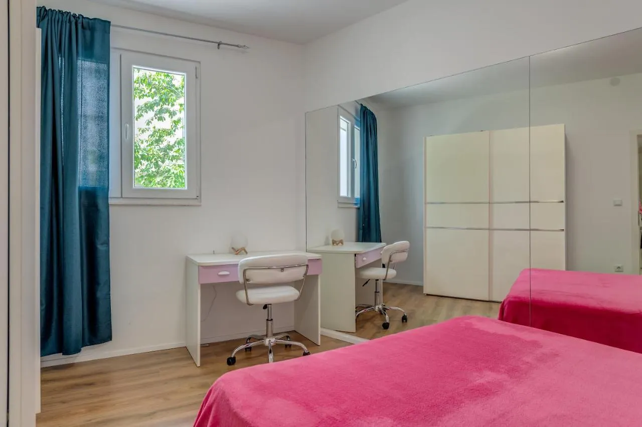 Apartment Andela 2Bdrs & Free Wifi Split