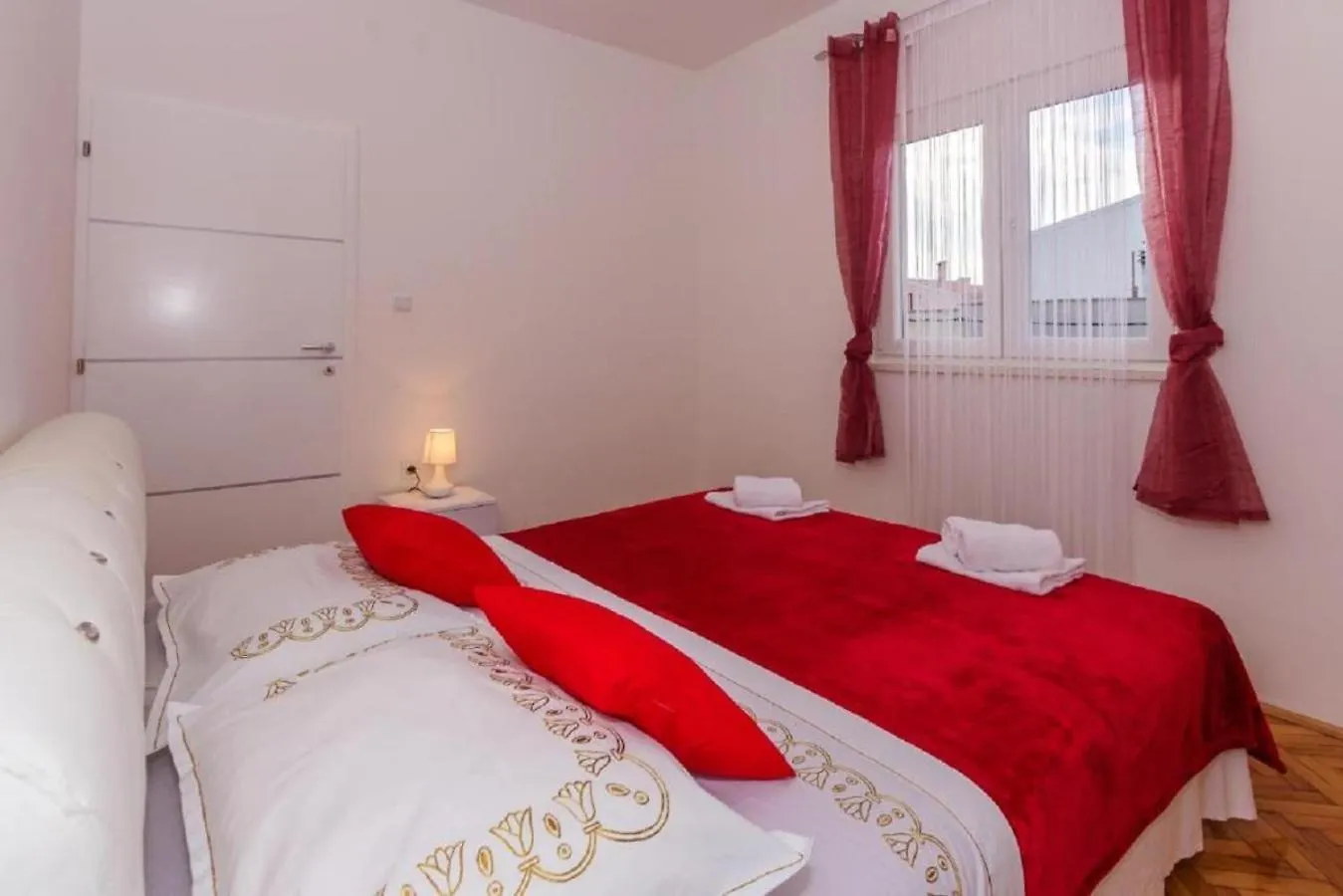 Apartment Andela 2Bdrs & Free Wifi Split
