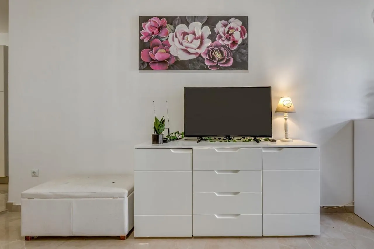 Apartment Andela 2Bdrs & Free Wifi Split