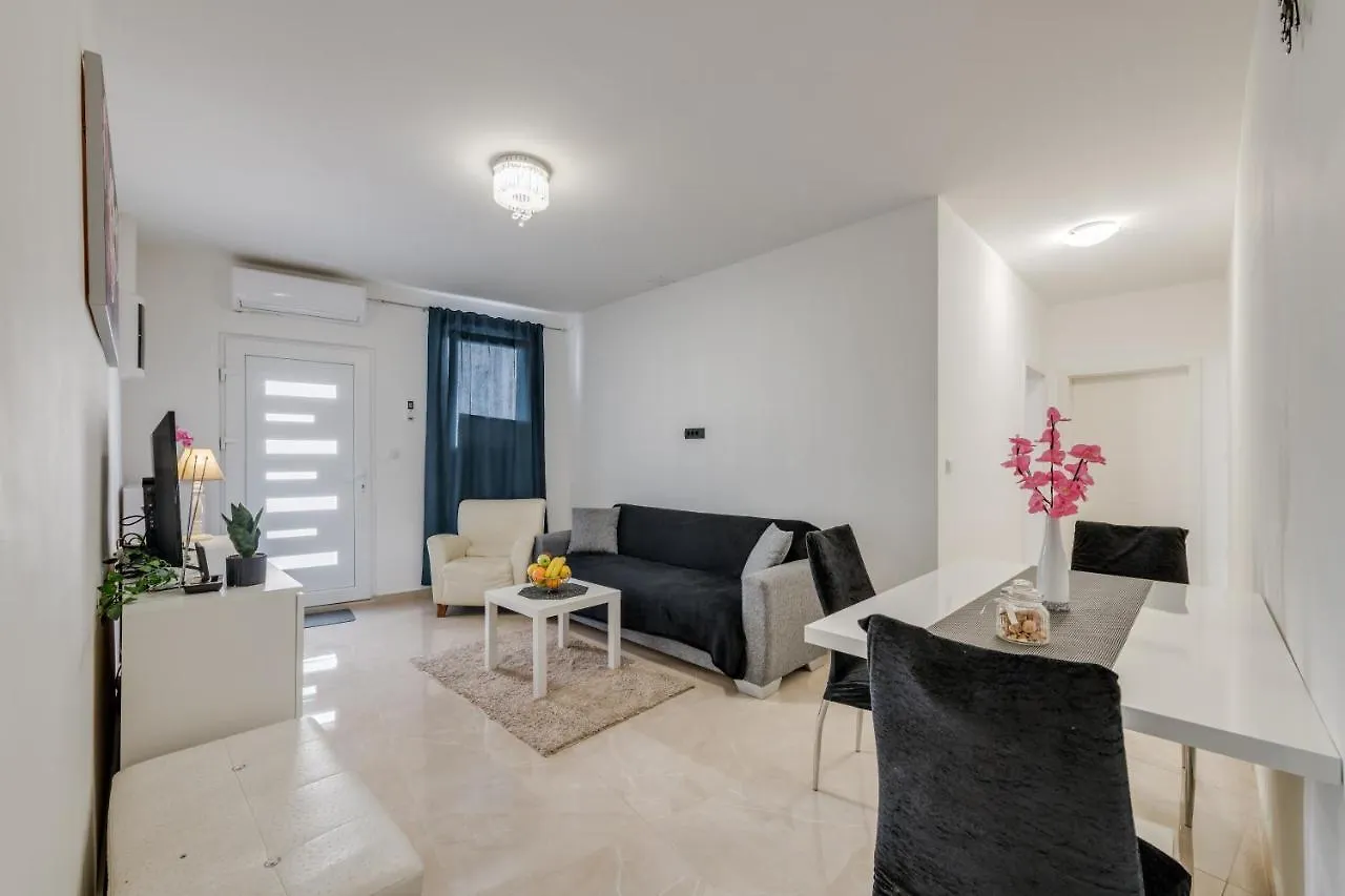 Apartment Andela 2Bdrs & Free Wifi Split 0*,
