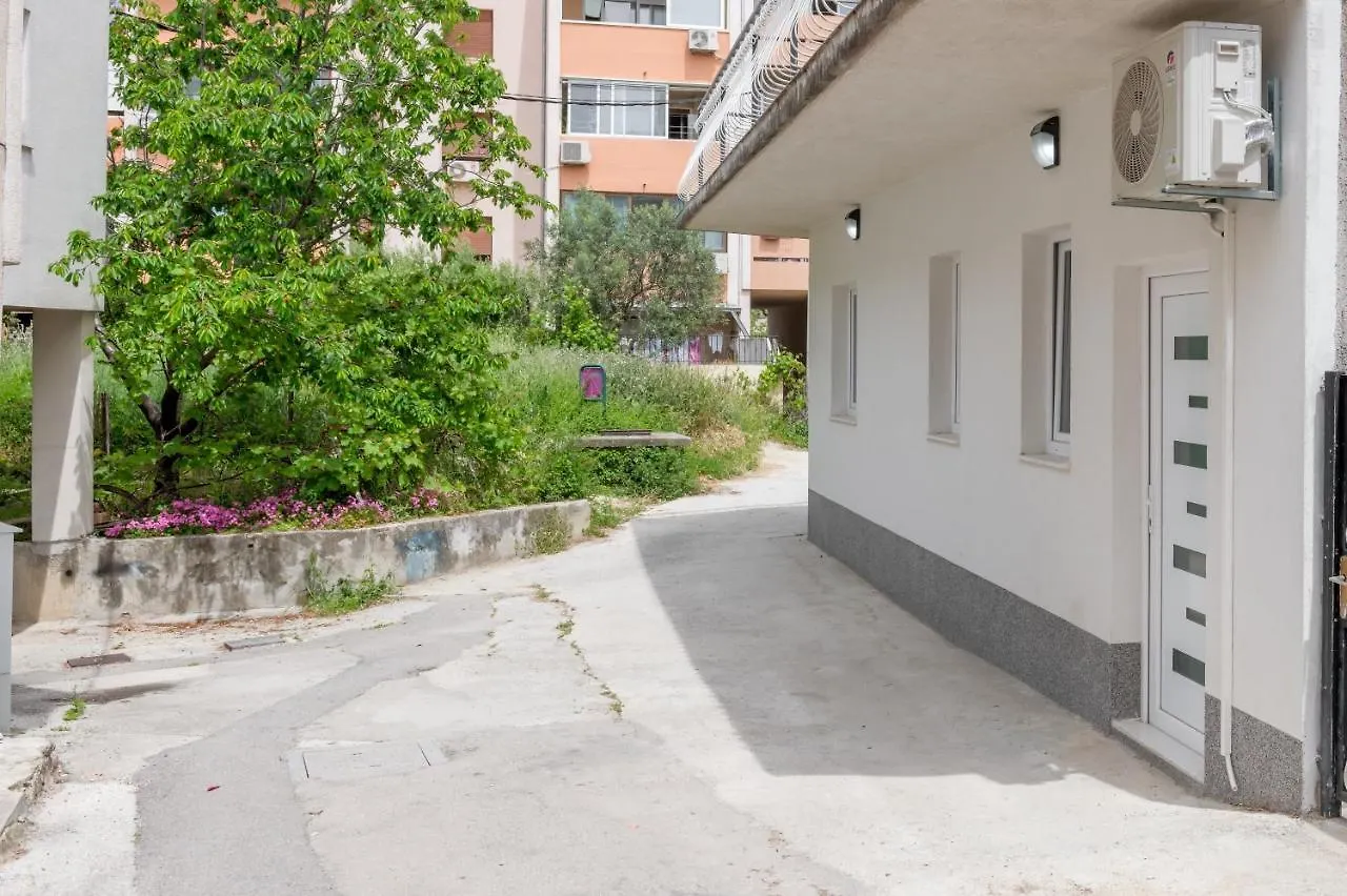 Apartment Andela 2Bdrs & Free Wifi Split 0*,  Croatia
