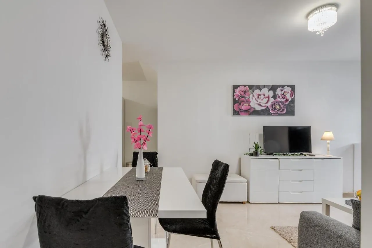 Apartment Andela 2Bdrs & Free Wifi Split