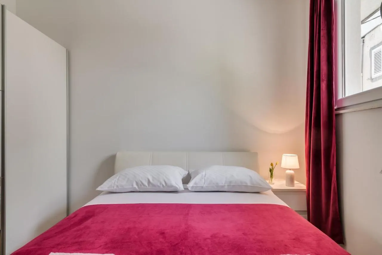Apartment Andela 2Bdrs & Free Wifi Split