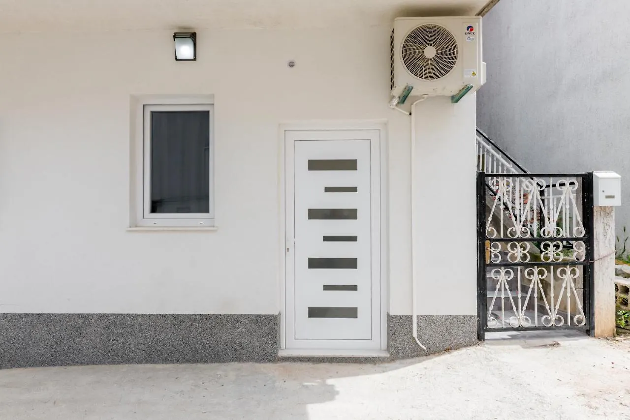 Apartment Andela 2Bdrs & Free Wifi Split